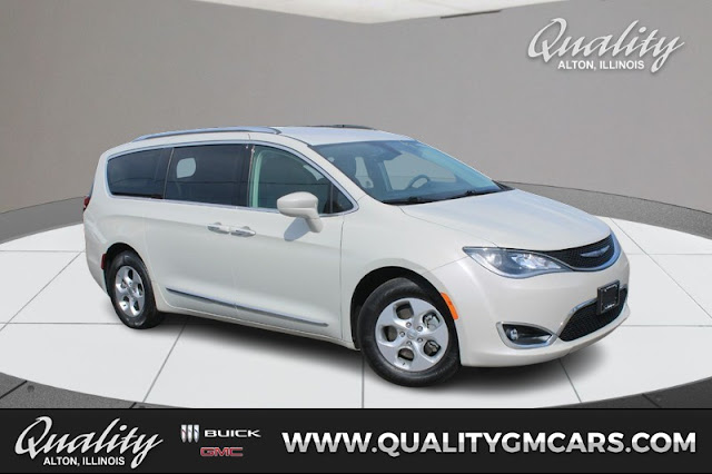 2017 Chrysler Pacifica Touring-L Plus